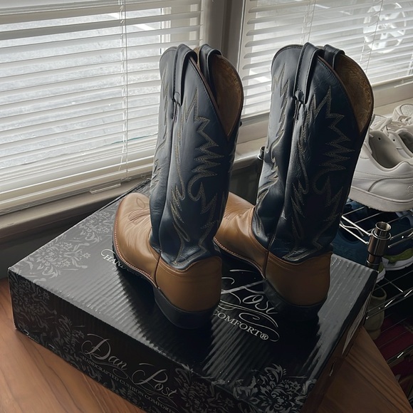 Caramel Cowhide Dan Post Cowboy Boots. Size 10 EW. Made in Mexico - Picture 4 of 7
